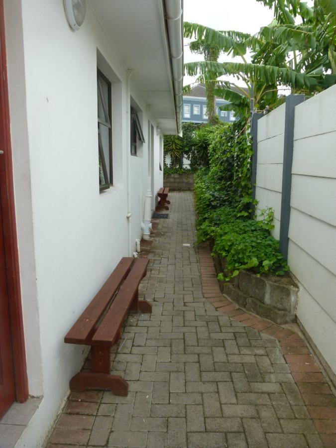 Eland Place Self Catering Guest House Beacon Bay Exterior photo