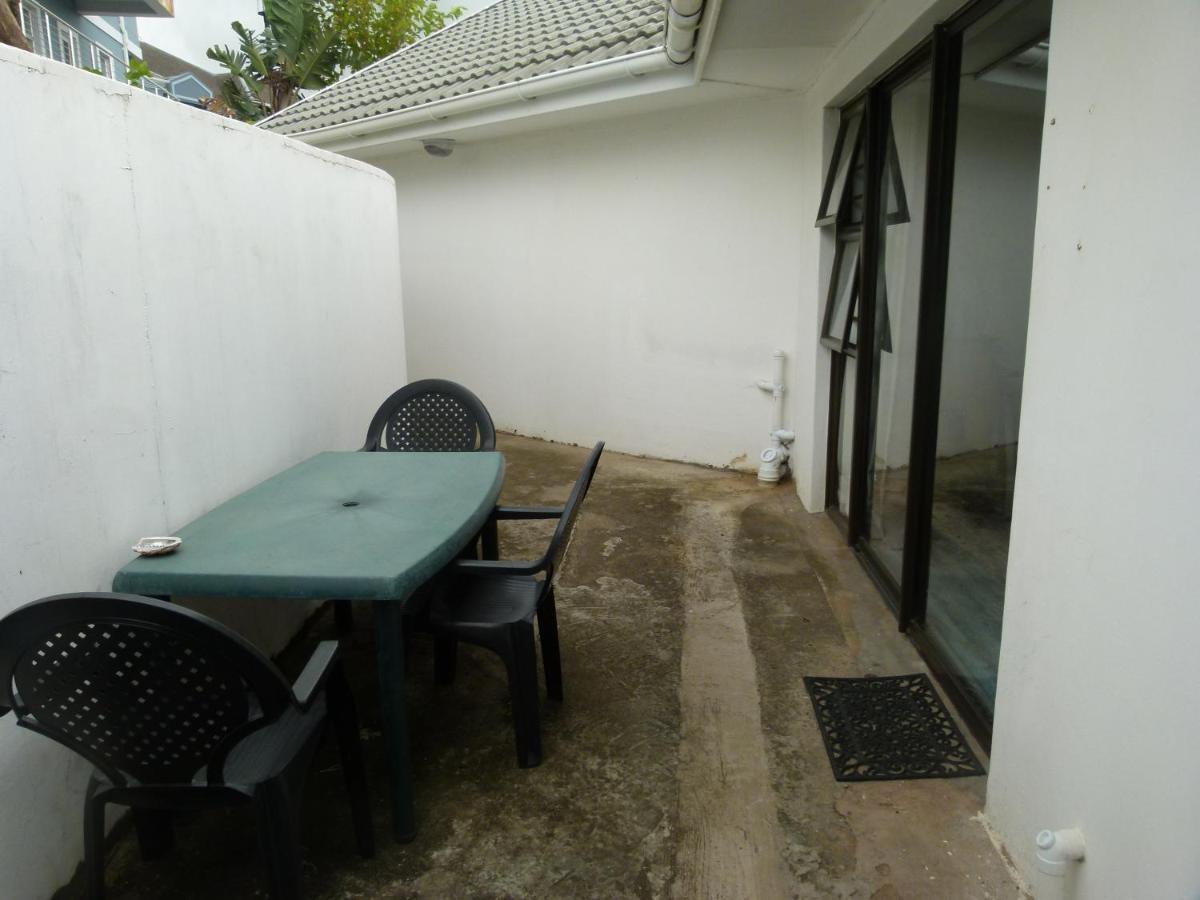 Eland Place Self Catering Guest House Beacon Bay Exterior photo